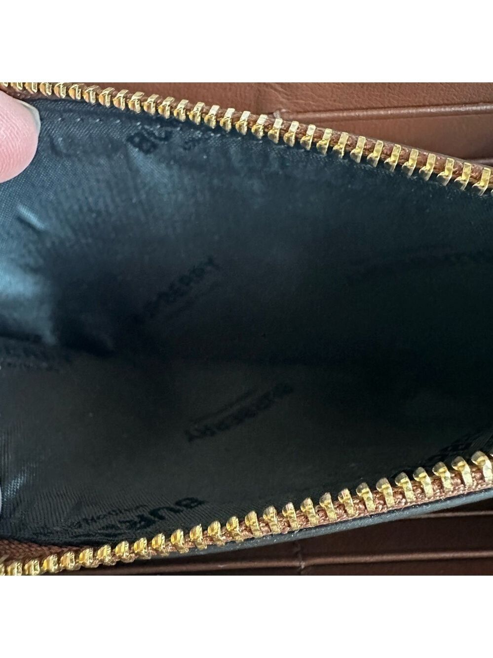 Burberry Elmore Leather Zip Around Wallet - Picture 4 of 11